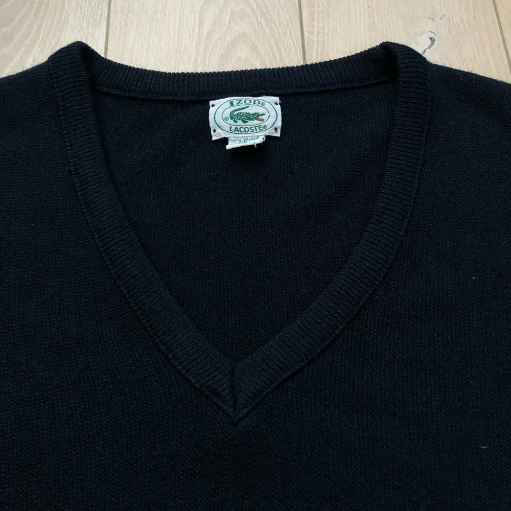 Vintage Izod Lacoste Pullover V Neck Sweater in Navy Size L - Picture 2 of 9